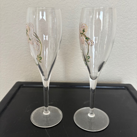 Perrier-Jouet Champagne Flutes Clear Glass Pink White Flowers Lot Bundle of 2 - Picture 2 of 4